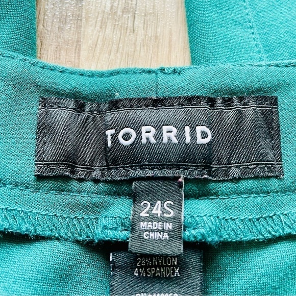 Torrid Green Stretch Ankle Pant Size 24 Short - Picture 3 of 9